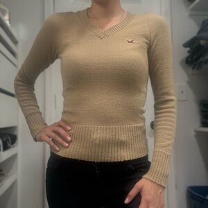 Hollister Women's Beige V-Neck Sweater